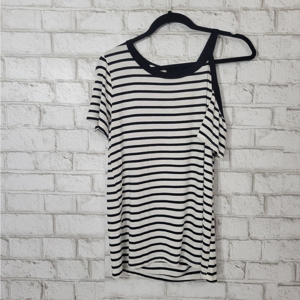 Promesa stripe open shoudler tee